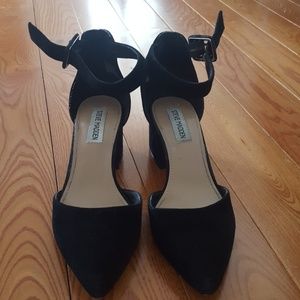 EUC black suede Steve Madden Dainna shoes.